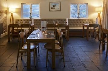 Cross Foxes - Bar Grill Rooms - detail 2