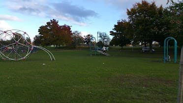 Soverign Park Playground york - image 2