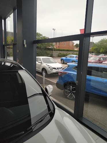 Alexanders Nissan york - image 3