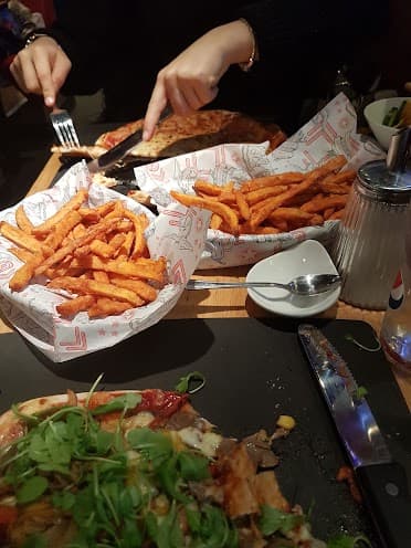 Pizza Hut Restaurants liverpool - image 7