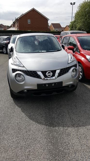 Alexanders Nissan york - image 4