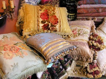 Antique Textiles &amp; Lighting bath - image 5