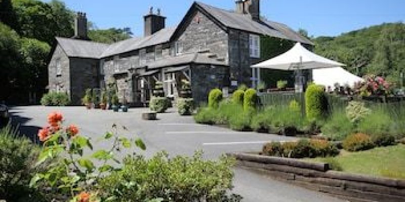 Aberdunant Hall Holiday Park & Hotel