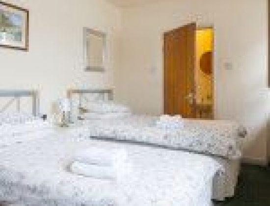 Oakwood Bed and Breakfast Heathrow